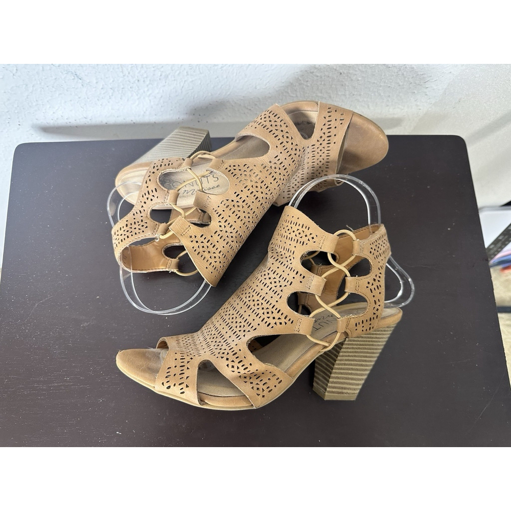 Coconuts Manhattan Collection ZUKA HEEL Sandals Beige Size 8M Strappy Die Cut - Picture 9 of 12